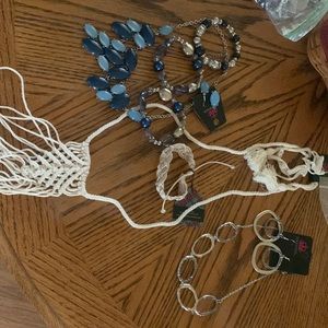 Paparazzi sets $3.00 a piece(set) out of business